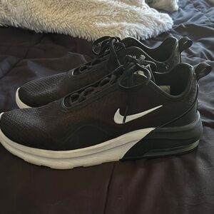 Women’s Nike Air Max Motion 2